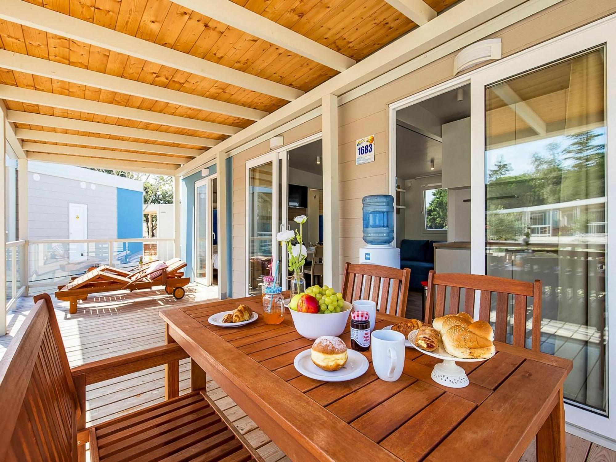 Mobile Homes Mediteran In Caravan Park Strasko, Новалья Экстерьер фото