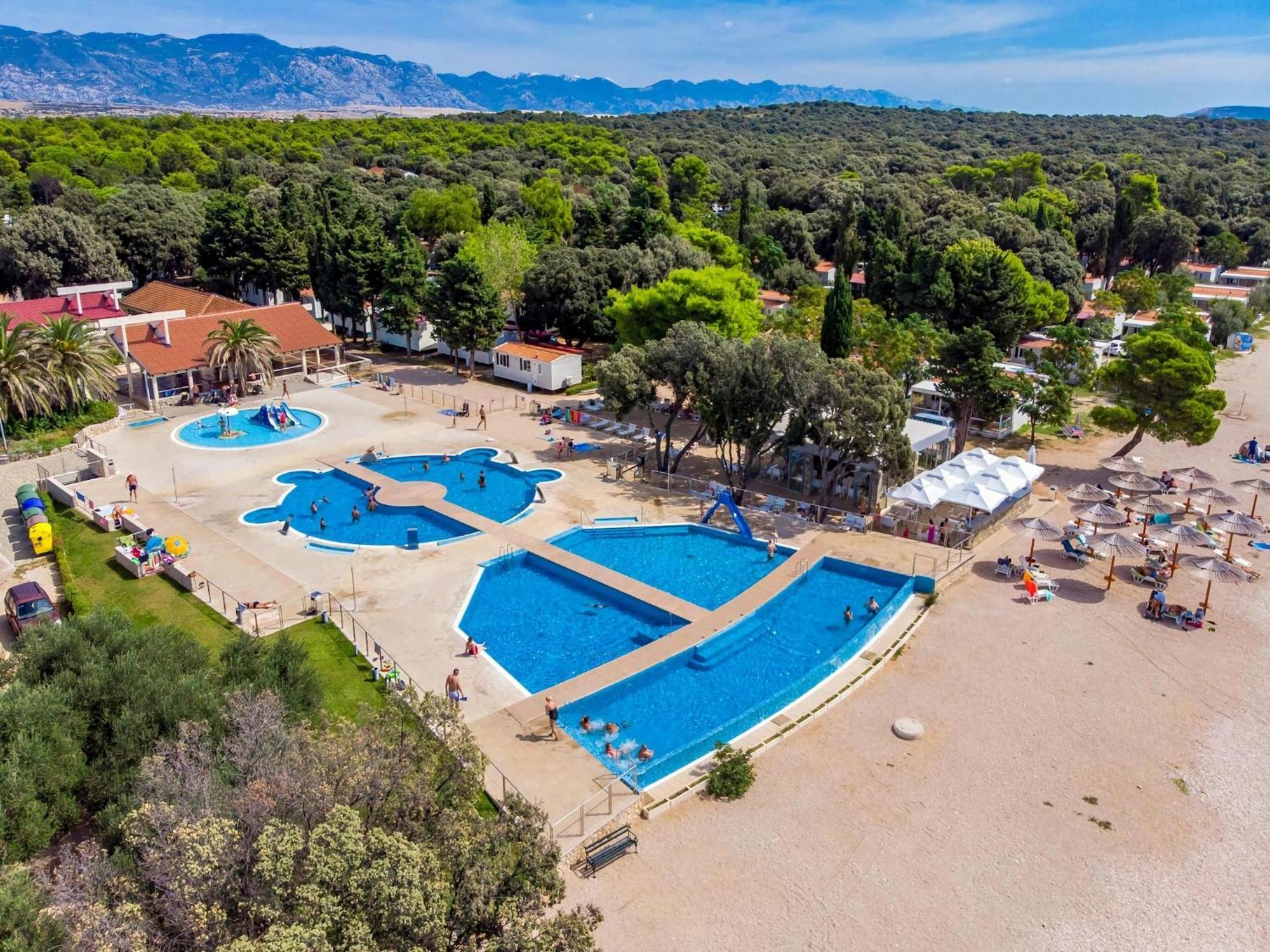 Mobile Homes Mediteran In Caravan Park Strasko, Новалья Экстерьер фото